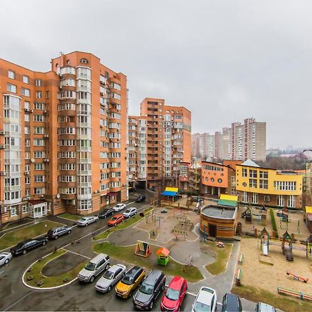 Комфортная Двухкомнатная Квартира Возле Метро Академгородок Kiev Buitenkant foto