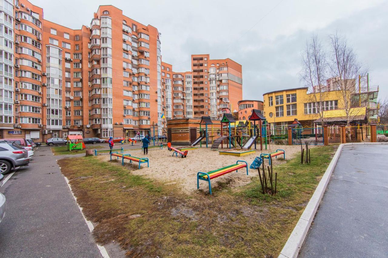 Комфортная Двухкомнатная Квартира Возле Метро Академгородок Kiev Buitenkant foto