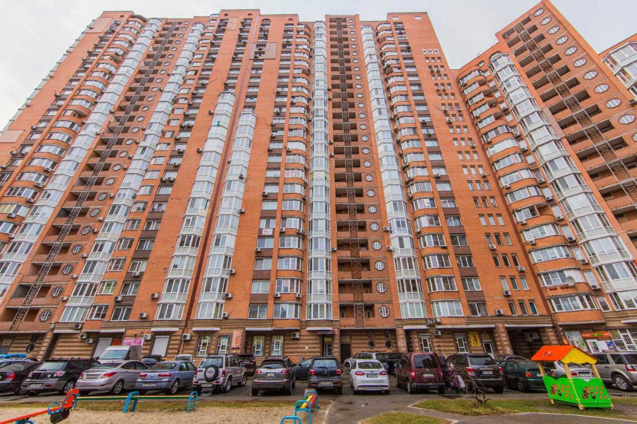 Комфортная Двухкомнатная Квартира Возле Метро Академгородок Kiev Buitenkant foto